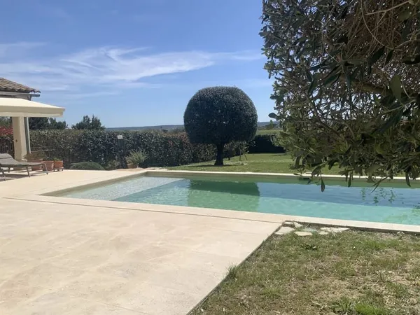 À 10 min d'Uzès Mas contemporain d'exception avec piscine et prestations haut de gamme