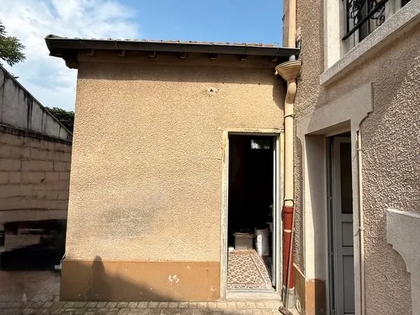 Bureau, lumineux et sympathique, travaux