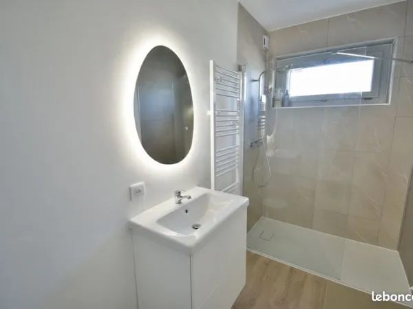 Appartement T2, R+1, Parking privé