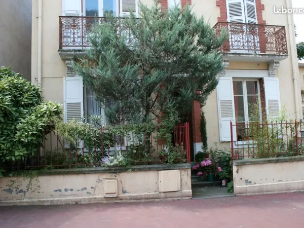 Charme de l'ancien, extérieur et potentiel en coeur de ville
