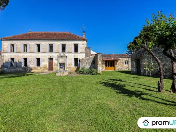 Maison de maitre en pierre de 190 m2 à MEURSAC