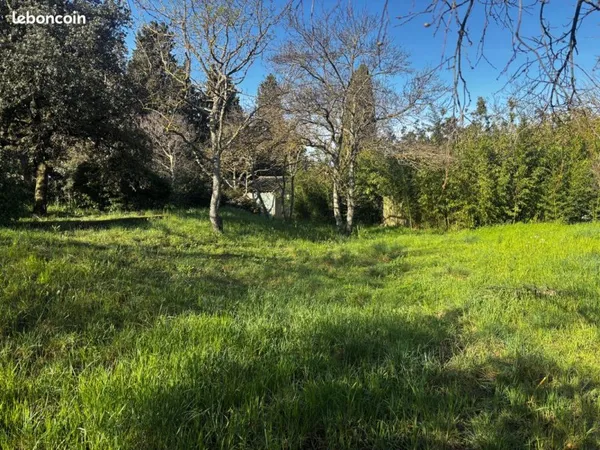 Terrain 673 m² Villeneuve-lès-Avignon