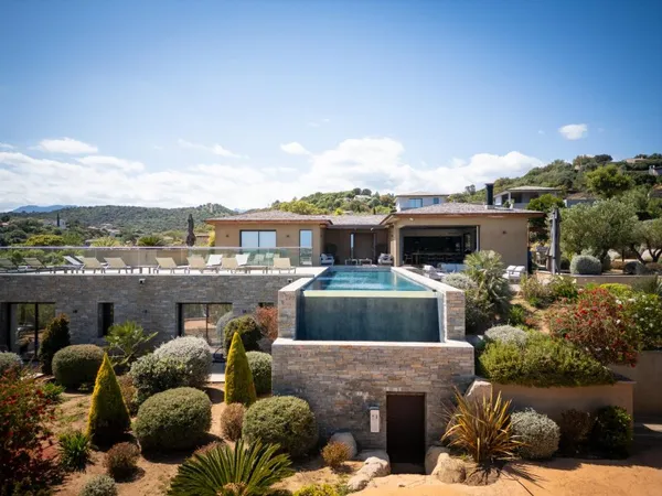 Maison 7 pièces 350 m²