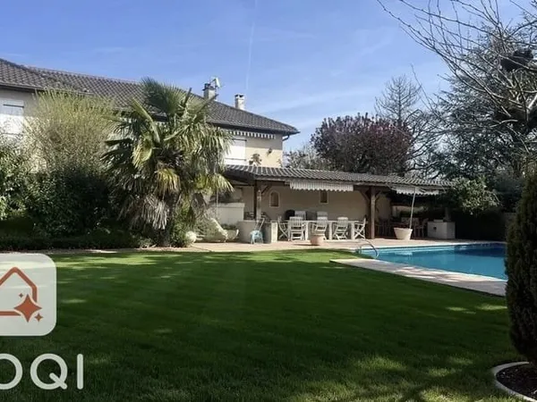 Belle maison familiale avec piscine et vue dégagée