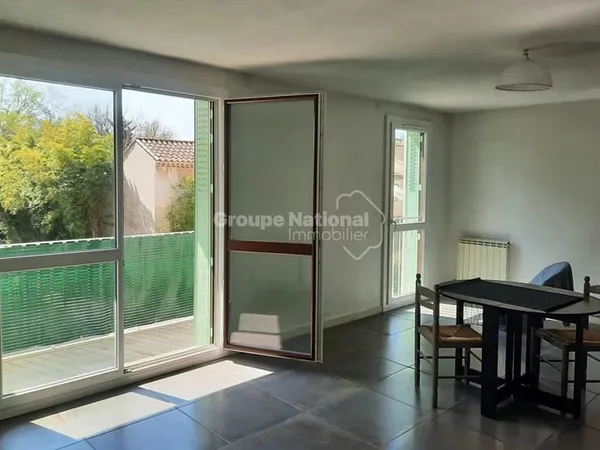 AVIGNON EM, Appartement, terrasse et parking clos.
