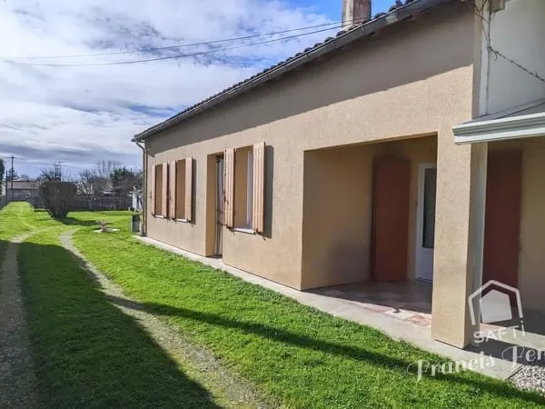 Une maison où le calme devient un art de vivre au coeur des vignes.