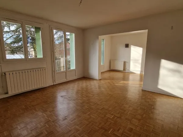 F5 en parfait état avec garage
