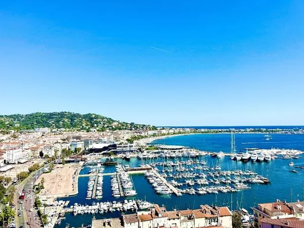 CANNES PLEIN CENTRE RESTAURANT 164M2 AVEC 104 COUVERTS SUD