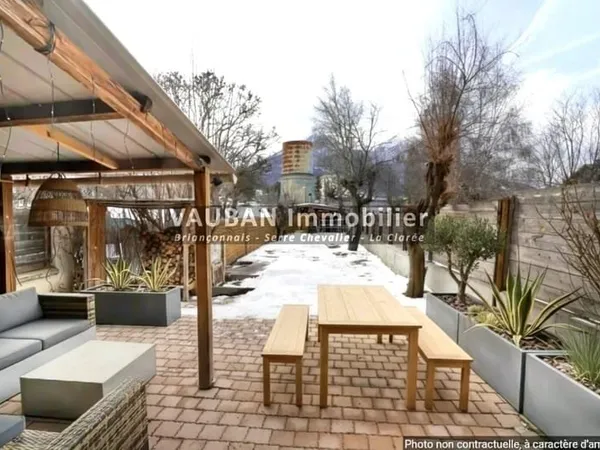 Maison familiale 4 chambres avec jardin et garage Centre-vil