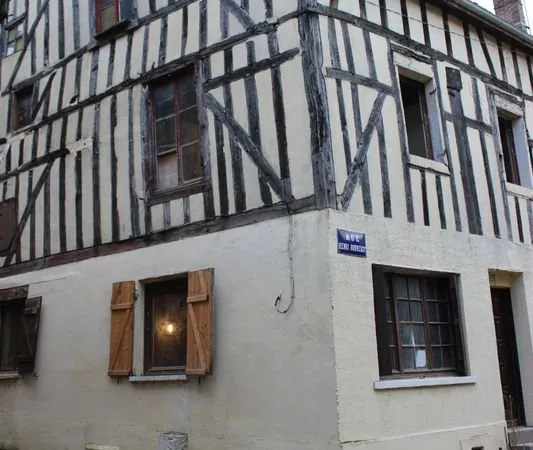 Maison à colombages prête à rénover