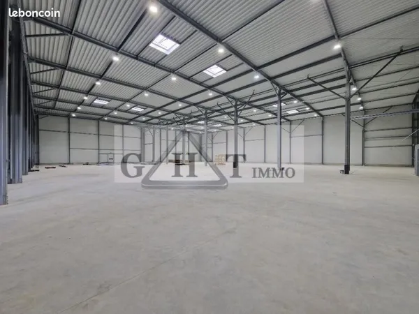 Local industriel 4 000 m²