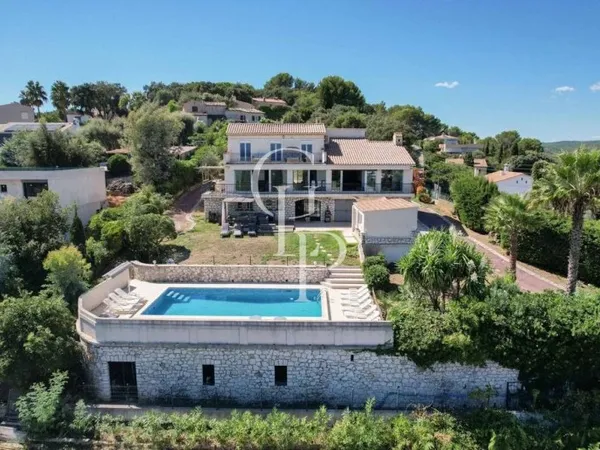 Villa 9 pièces 350 m²