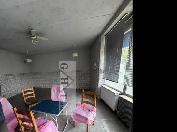 IMMEUBLE AVEC UN LOCAL COMMERCIAL DE 184M² À IVRY-SUR-SEINE