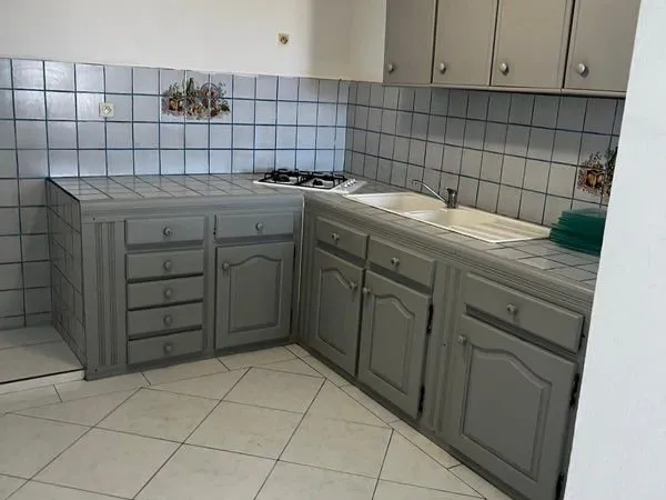 Je loue mon bas de villa t2 à Pombiray-Saint François