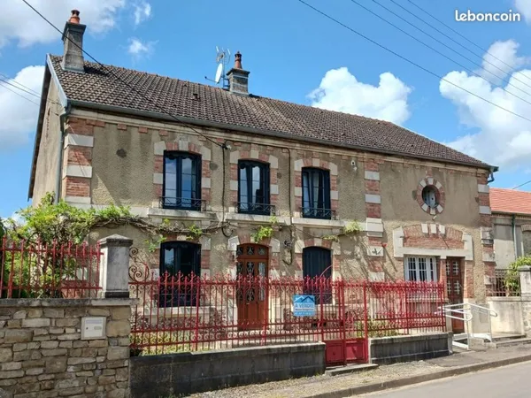 🏡 Grande maison de caractère avec beaux volumes - fort potentiel 📍 Hortes
