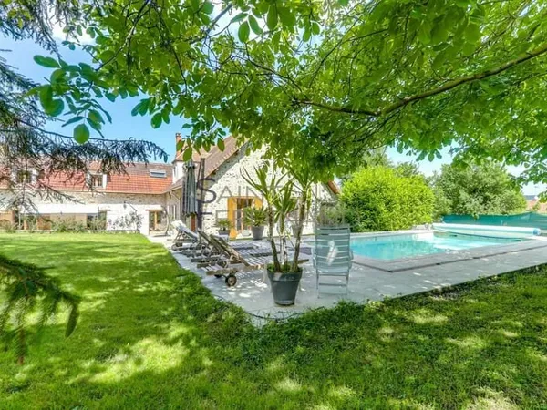 91. Maison de 10 pièces. St CYR s/s Dourdan