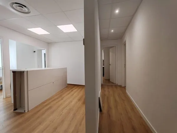 Bureaux / Appartement T6 - 106 m2 - Entièrement rénové - Hyper Centre de Bastia