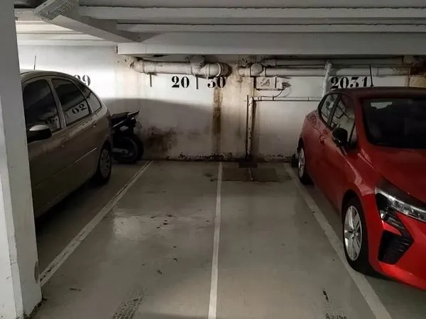 Place de parking moto en sous sol