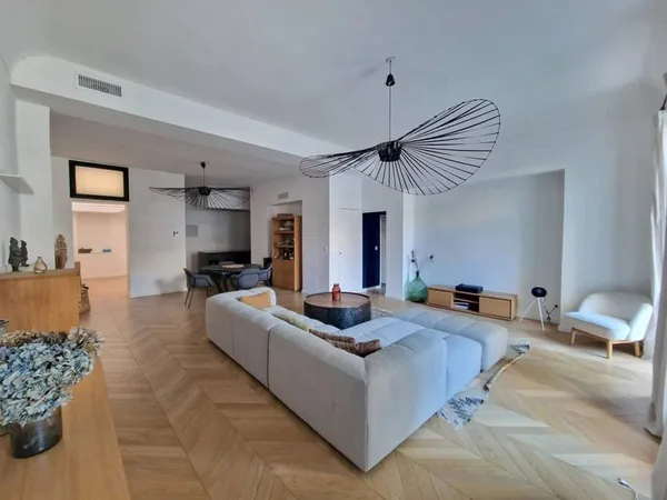 Appartement 5 pièces 177 m²