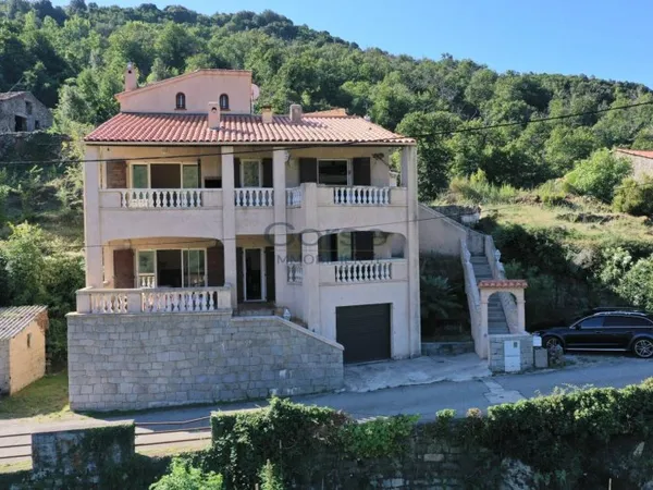 Maison 5 pièces 146 m²