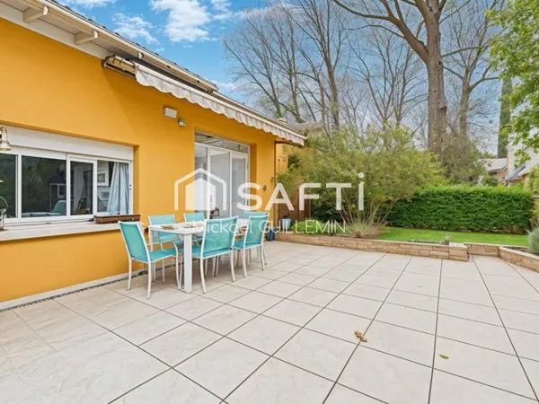 RARE SUR LE SECTEUR - Maison 230 m² + dépendance !