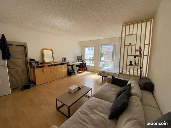 À vendre - Grand T1 lumineux 34.7 m² - Hyper centre La Rochelle (Rue Villeneuve)