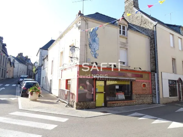 Immeuble avec partie commerciale et un appartement