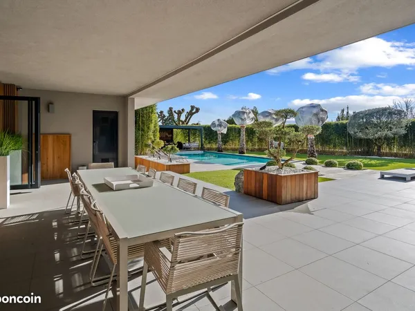Maison 9 pièces 375 m²