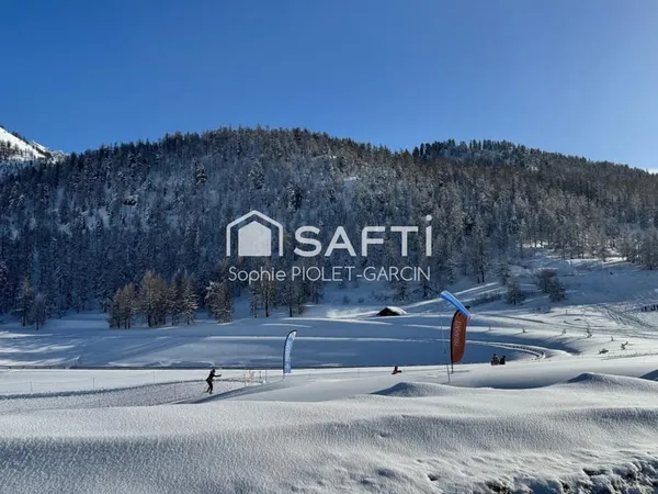 Chalet pied de pistes au calme Montgenèvre exposé sud