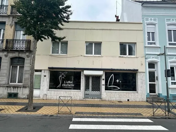 LOCAL COMMERCIAL DE 300 M² EN CENTRE-VILLE ! !!