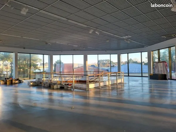 Bureaux 1750 m² Plougoumelen