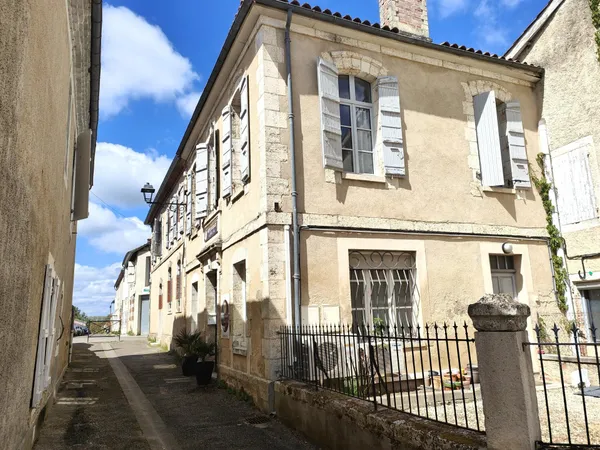 IMMEUBLE DE RAPPORT AVEC APPARTEMENT ET COMMERCE