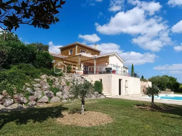 Maison 7 pièces 220 m²