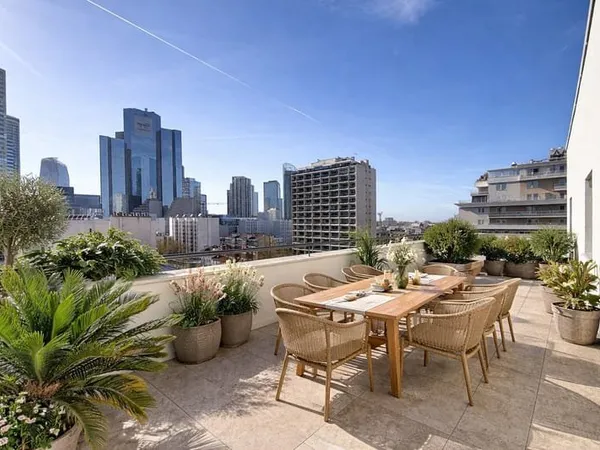 Appartement dernier étage avec 58 m2 de terrasse plein ciel
