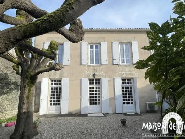 A vendre à COGNAC - Maison familiale de 6 pièces - 157m2 - J