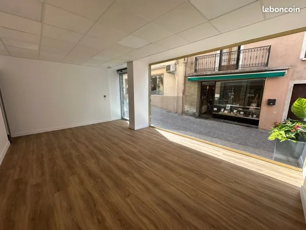 Local commercial (101 m2) idéalement situé dans une rue piétone