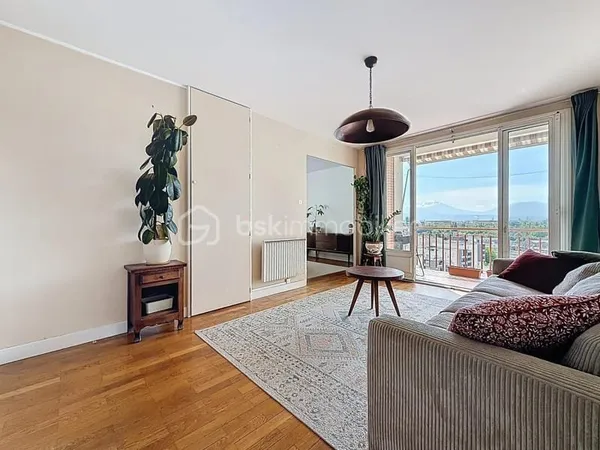 Appartement T4 de 68m2 au DERNIER ÉTAGE avec balcon et cave