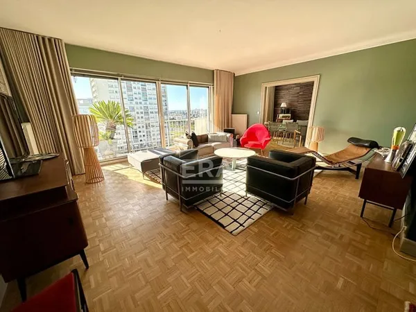 Appartement TOURS - Dernier étage avec vue sur le Cher Garage box