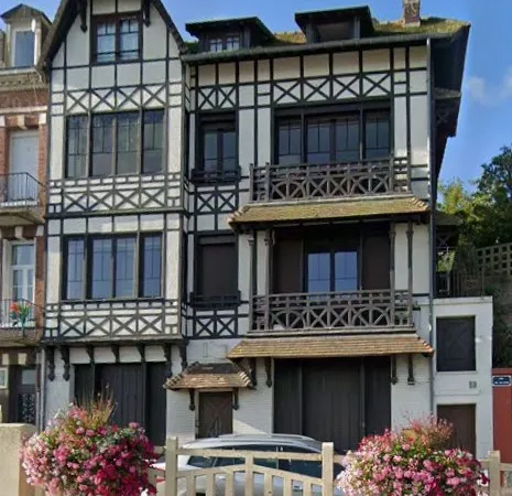 APPARTEMENT AVEC VUE SUR LE PORT