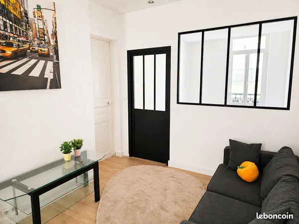 Appartement T3 rénové de 55M2 _ Haute ville de Toulon_ 850