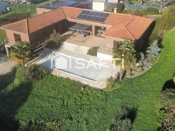 Pavillon 180m², 4 chambres + 1 bureau, 2128m² de terrain.