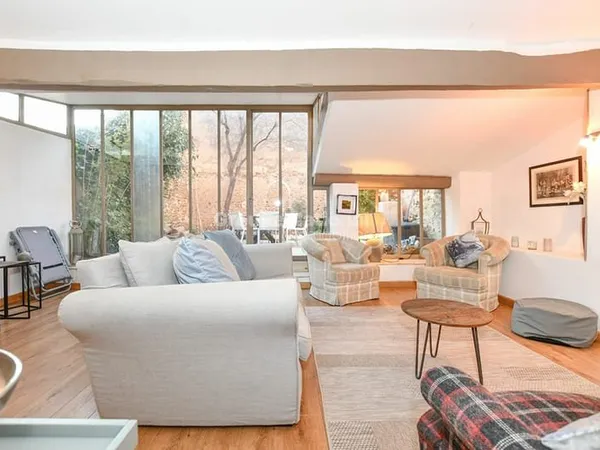 Maison en pierre à Morières-les-Avignon - 199 m², 4 chambres, 2 SDE cour intérieure de 40 m²