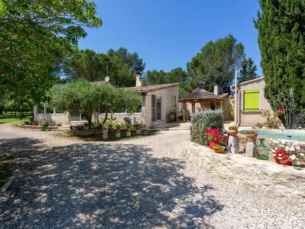 Propriete à vendre 5 pièces CABRIERES (30)