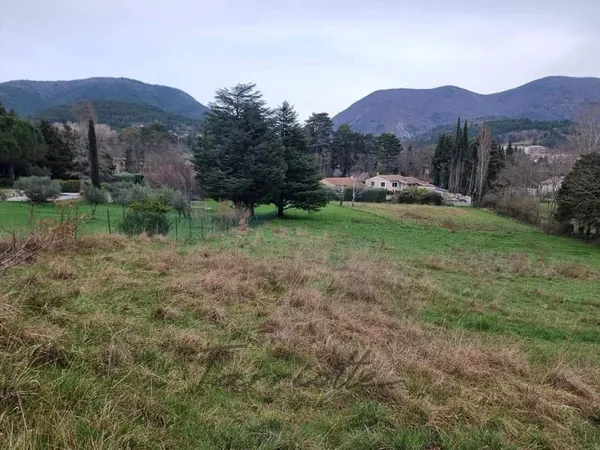 Terrain 2500 m²