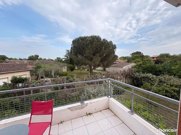 Part vend T2 37m² au calme, lumineux, dernier etageproche bus et la ramee
