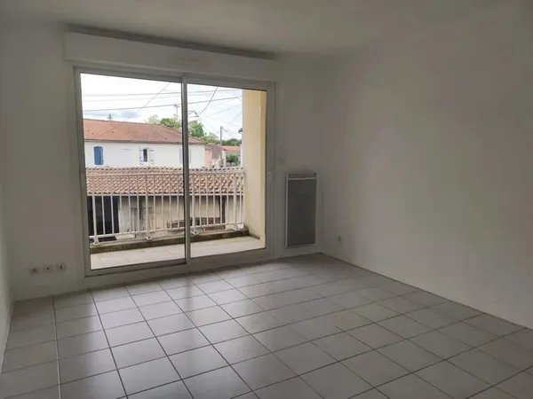 CENTRE BOURG DE ST SYMPHORIEN - APPARTEMENT T2