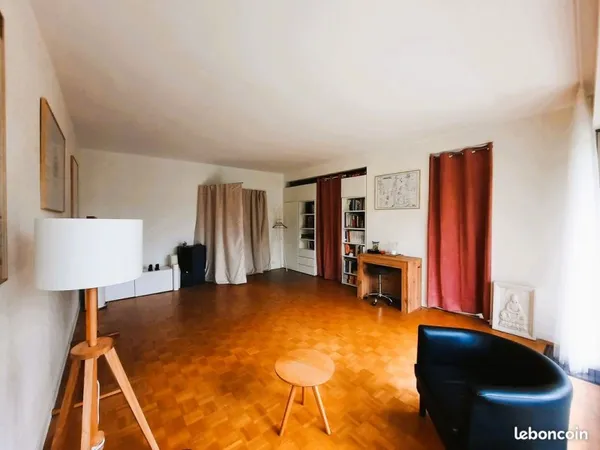 Studio 45m2 Les Hauts le Bois Etang la ville