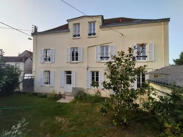 MAISON BOURGEOISE A SENS, CENTRE VILLE, 5 CHAMBRES, 229M2 TE