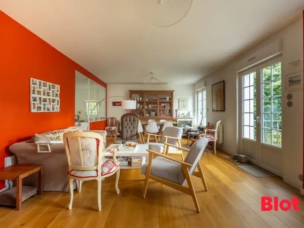 A VENDRE Dinard - Propriété de 6 chambres à St Enogat/Malouine