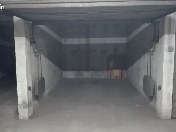 A louer garage souterrain Esplanade